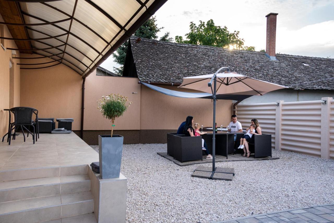 Kolibri Apartman - Makó Exterior foto
